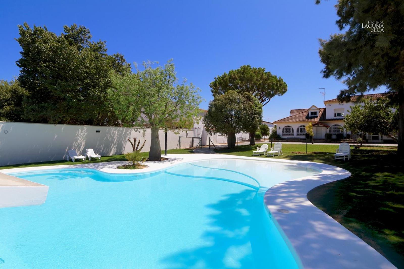 Hacienda Laguna Seca - Apart. Lavanda Chiclana de la Frontera Bagian luar foto
